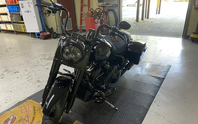 2024 Harley-Davidson Road King Special Vivid Black