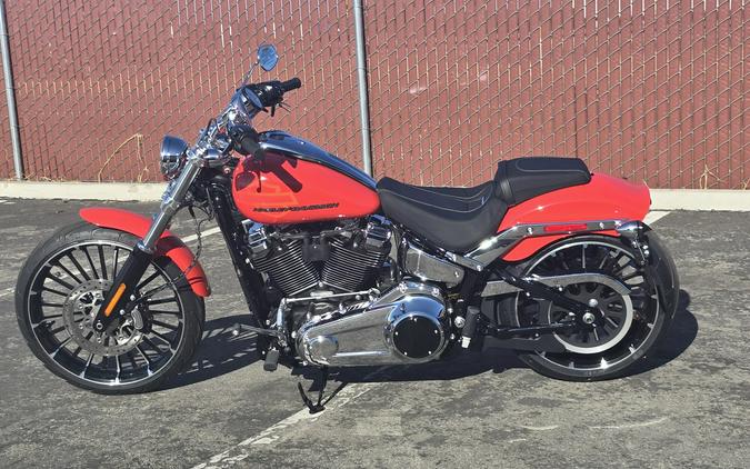 2026 Harley-Davidson® Breakout® Blood Orange Chrome Trim