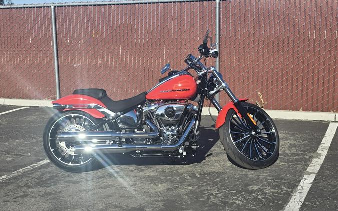 2026 Harley-Davidson® Breakout® Blood Orange Chrome Trim