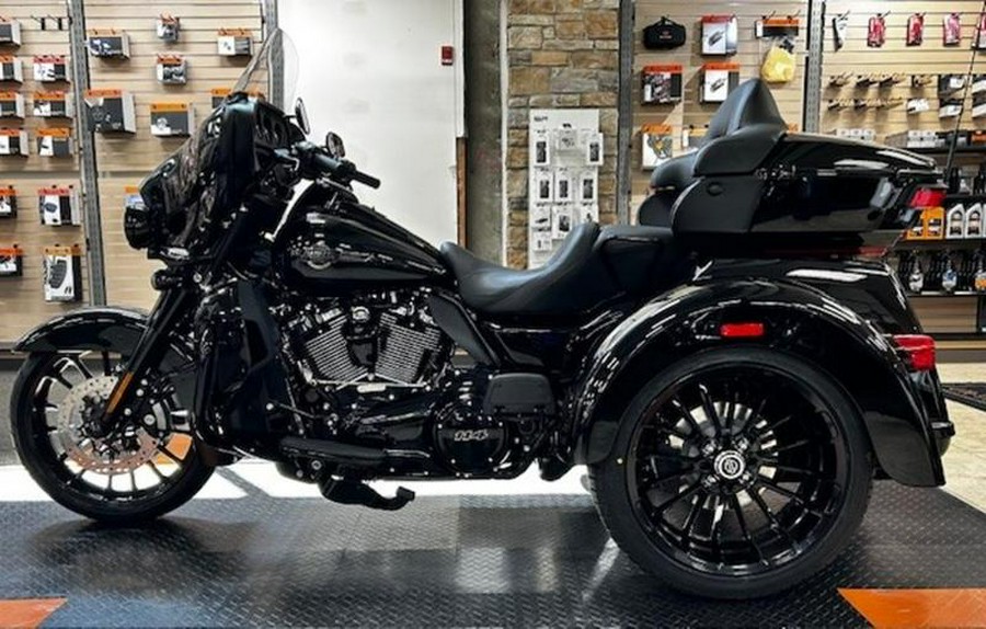 2025 Harley-Davidson® FLHTCUTG - Tri Glide® Ultra