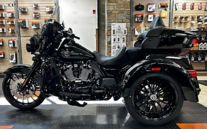 2025 Harley-Davidson® FLHTCUTG - Tri Glide® Ultra