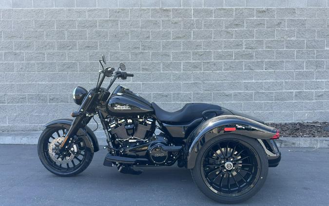 Harley-Davidson Freewheeler 2024 FLRT 84480686 VIVID BLACK W/ PINSTRIPE