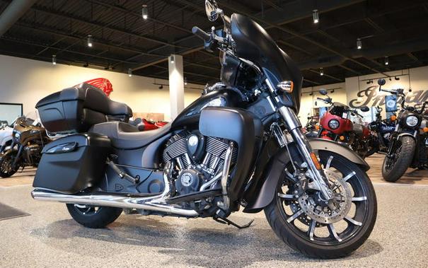 2019 Indian Motorcycle® Roadmaster® Steel Gray Smoke / Thunder Black Smoke