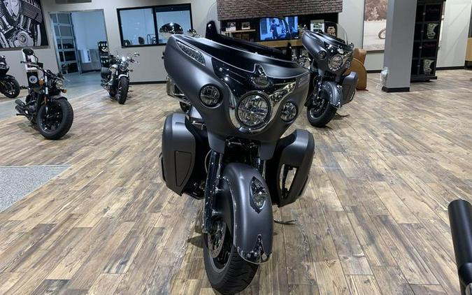 2019 Indian Motorcycle® Roadmaster® Steel Gray Smoke / Thunder Black Smoke