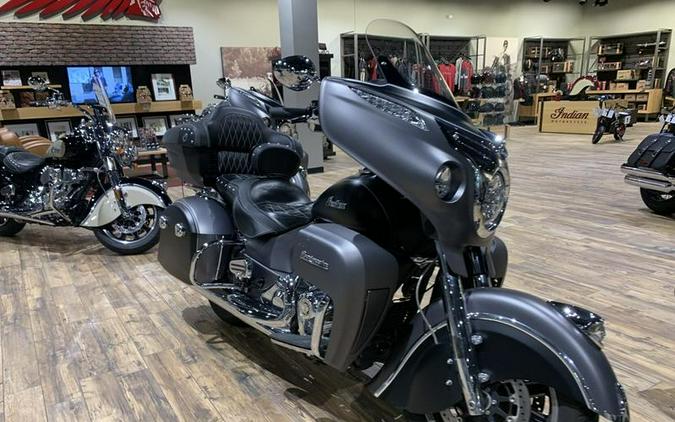 2019 Indian Motorcycle® Roadmaster® Steel Gray Smoke / Thunder Black Smoke