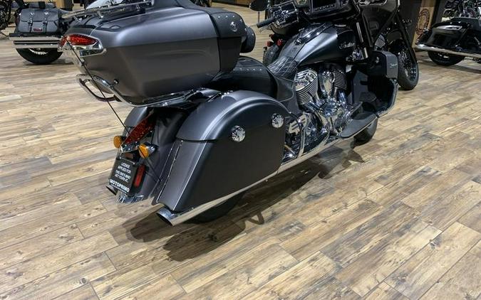 2019 Indian Motorcycle® Roadmaster® Steel Gray Smoke / Thunder Black Smoke