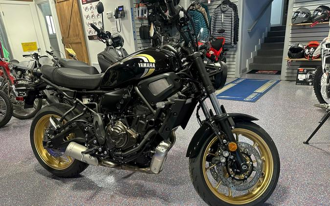 2022 Yamaha XSR700 Review [A Dozen Retro Fast Facts]