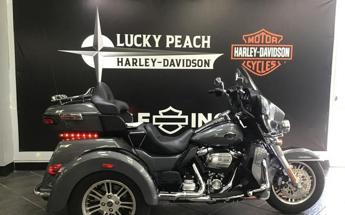 2022 Harley-Davidson® Tri Glide® Ultra Gauntlet Gray Metallic/Vivid Black