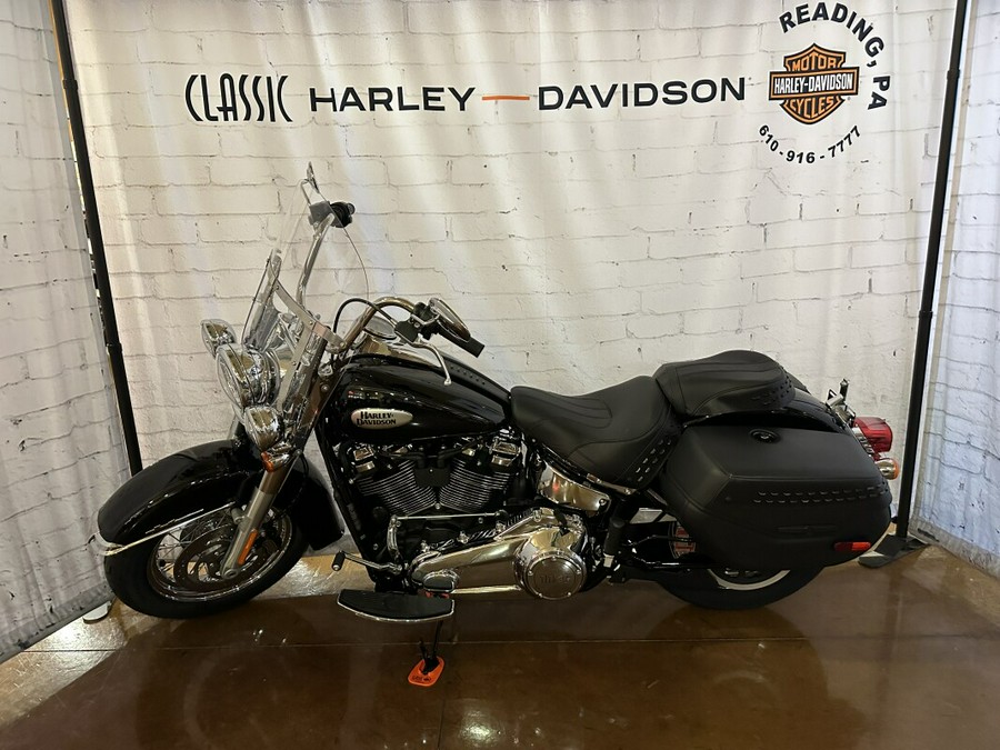 2024 Harley-Davidson Heritage Classic FLHCS Vivid Black