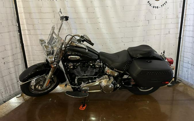 2024 Harley-Davidson Heritage Classic FLHCS Vivid Black