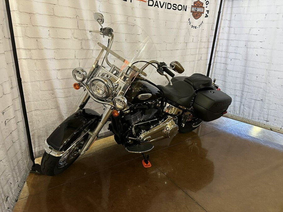 2024 Harley-Davidson Heritage Classic FLHCS Vivid Black