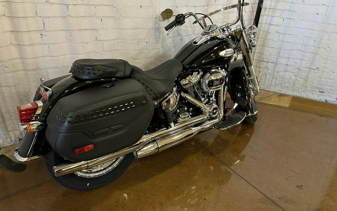 2024 Harley-Davidson Heritage Classic FLHCS Vivid Black