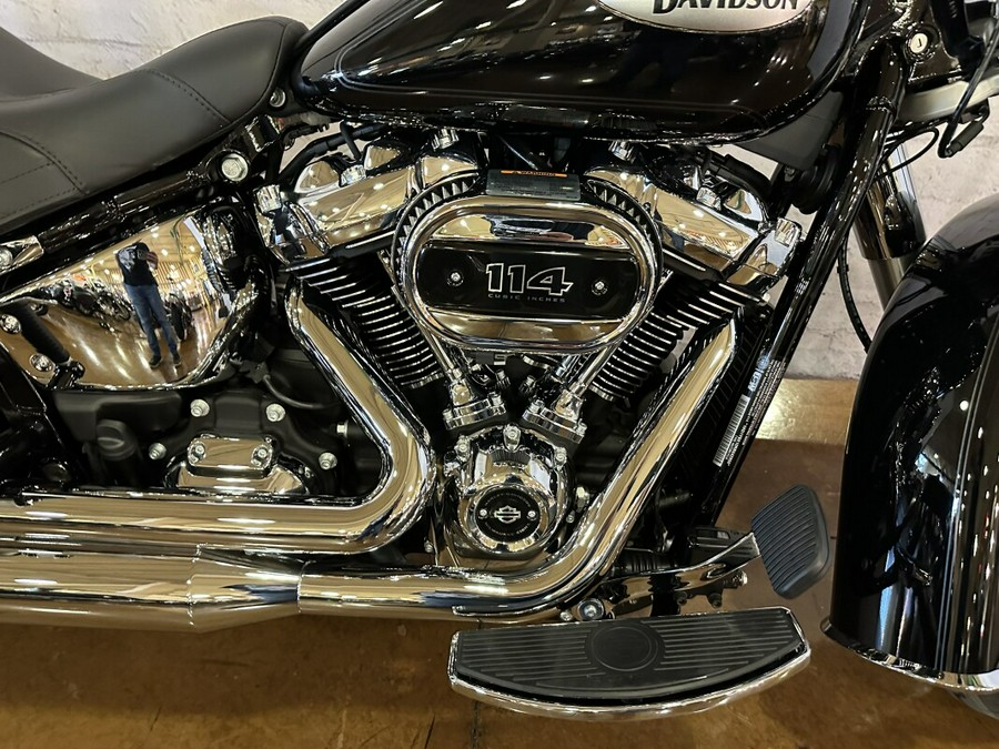 2024 Harley-Davidson Heritage Classic FLHCS Vivid Black