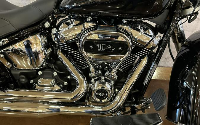 2024 Harley-Davidson Heritage Classic FLHCS Vivid Black