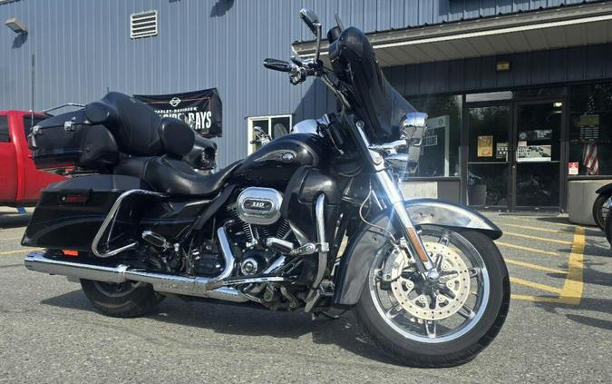 2013 Harley-Davidson® CVO™ Ultra Classic® Electra Glide® Anniversary