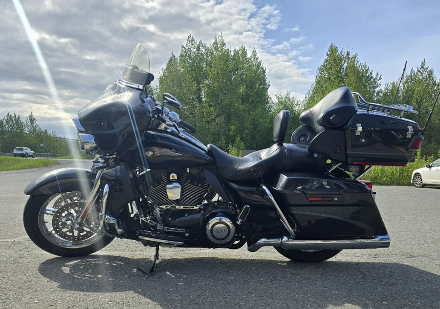 2013 Harley-Davidson® CVO™ Ultra Classic® Electra Glide® Anniversary