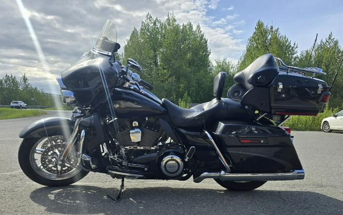 2013 Harley-Davidson® CVO™ Ultra Classic® Electra Glide® Anniversary