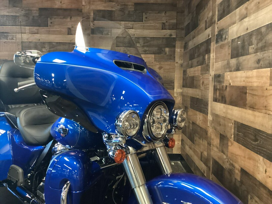 2024 Harley-Davidson Tri Glide Ultra Blue Burst FLHTCUTG