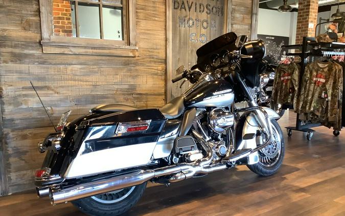 Harley-Davidson® Electra Glide® Ultra Limited 2013 FLHTK U835-13 Two-Tone Midnight Pearl/Brilliant S