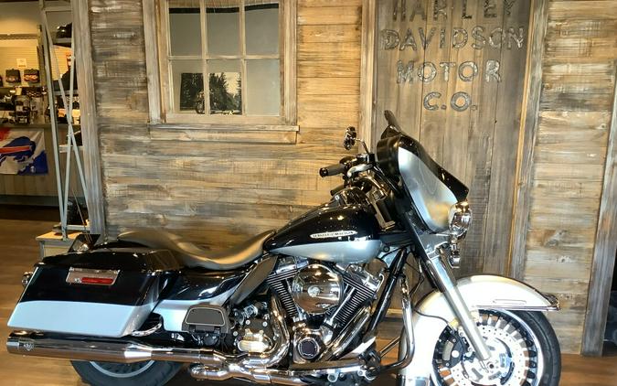 Harley-Davidson® Electra Glide® Ultra Limited 2013 FLHTK U835-13 Two-Tone Midnight Pearl/Brilliant S