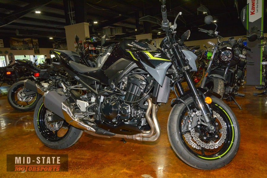 2024 Kawasaki Z900 ABS Metallic Spark Black/Metallic Matte Dark Gray