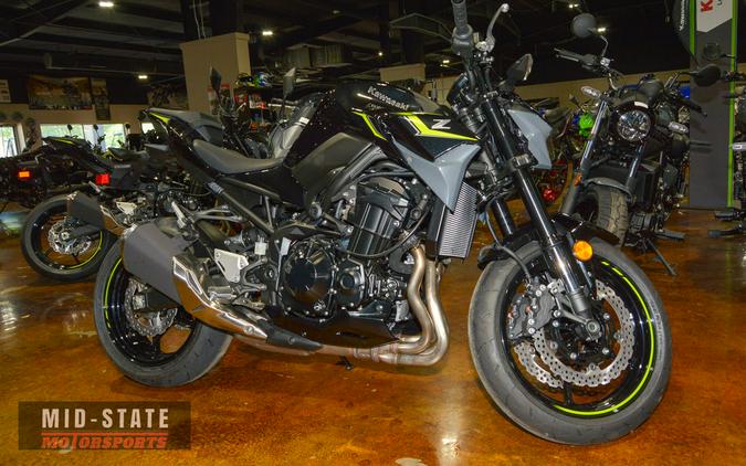 2024 Kawasaki Z900 ABS Metallic Spark Black/Metallic Matte Dark Gray