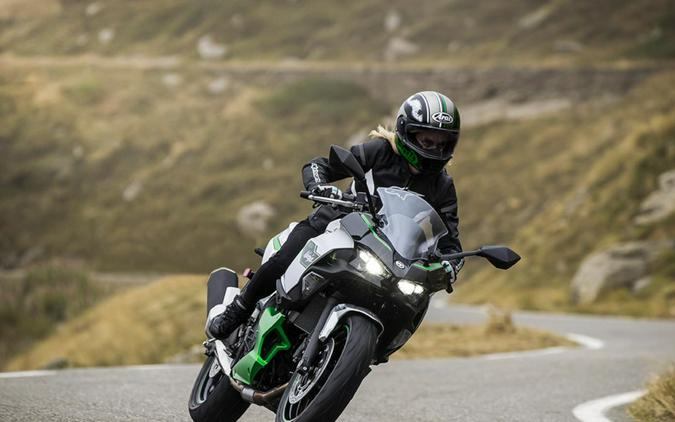 2024 Kawasaki NINJA 7 HYBRID ABS METALLIC BRIGHT SILVER/METALLIC MATTE LIME GREEN/EBONY - 111200