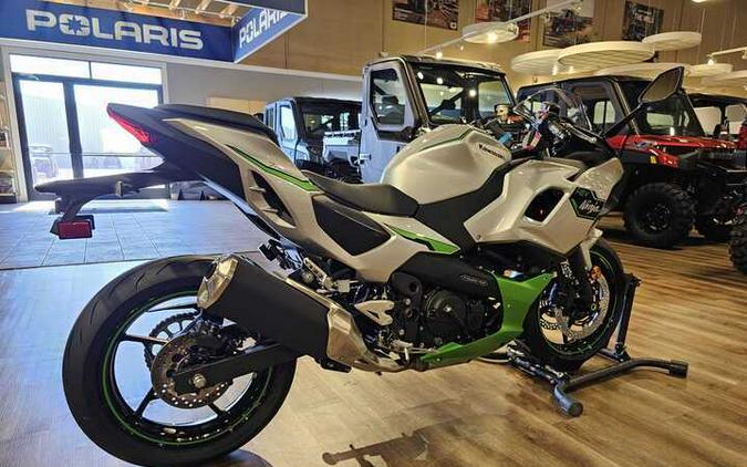 2024 Kawasaki NINJA 7 HYBRID ABS METALLIC BRIGHT SILVER/METALLIC MATTE LIME GREEN/EBONY - 111200