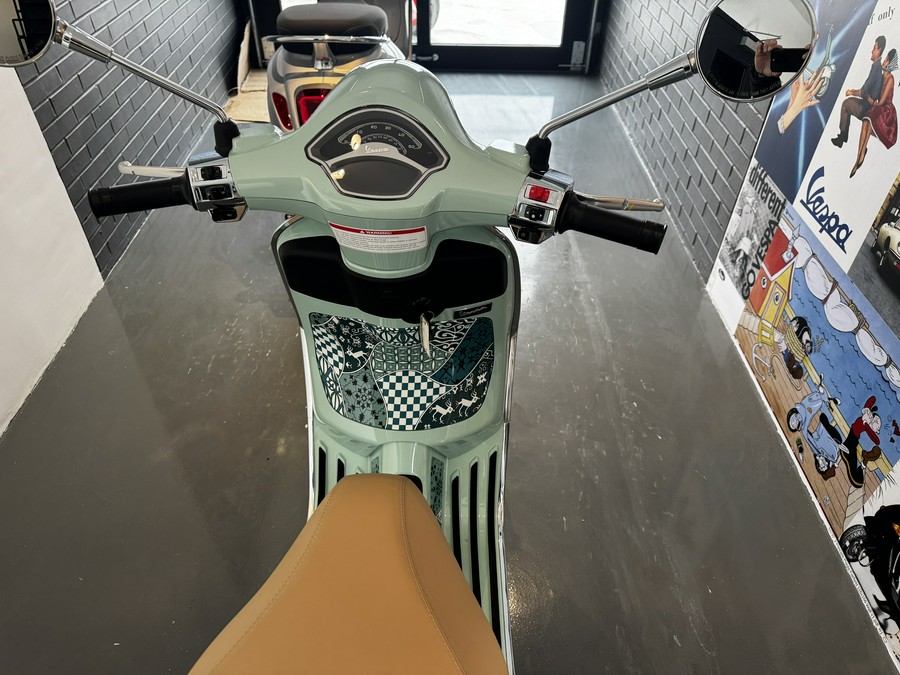 2025 Vespa Primavera 50 Batik