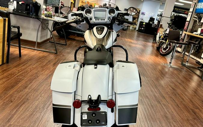 2024 Indian Motorcycle® Chieftain® Dark Horse® w/Powerband Audio Pkg Ghost White Metallic Smoke wit