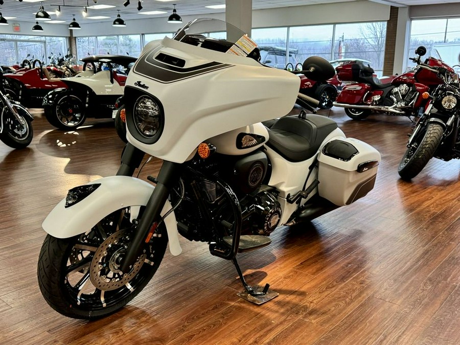 2024 Indian Motorcycle® Chieftain® Dark Horse® w/Powerband Audio Pkg Ghost White Metallic Smoke wit