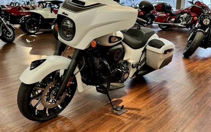 2024 Indian Motorcycle® Chieftain® Dark Horse® w/Powerband Audio Pkg Ghost White Metallic Smoke wit