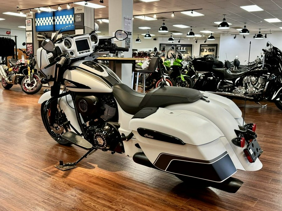 2024 Indian Motorcycle® Chieftain® Dark Horse® w/Powerband Audio Pkg Ghost White Metallic Smoke wit