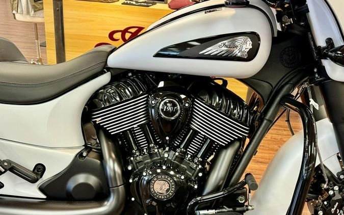 2024 Indian Motorcycle® Chieftain® Dark Horse® w/Powerband Audio Pkg Ghost White Metallic Smoke wit