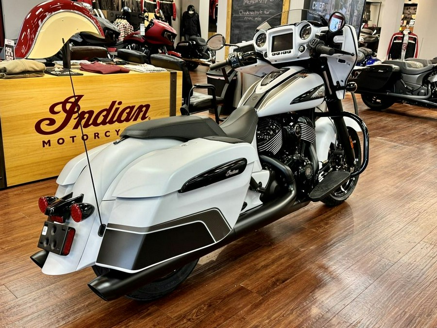 2024 Indian Motorcycle® Chieftain® Dark Horse® w/Powerband Audio Pkg Ghost White Metallic Smoke wit