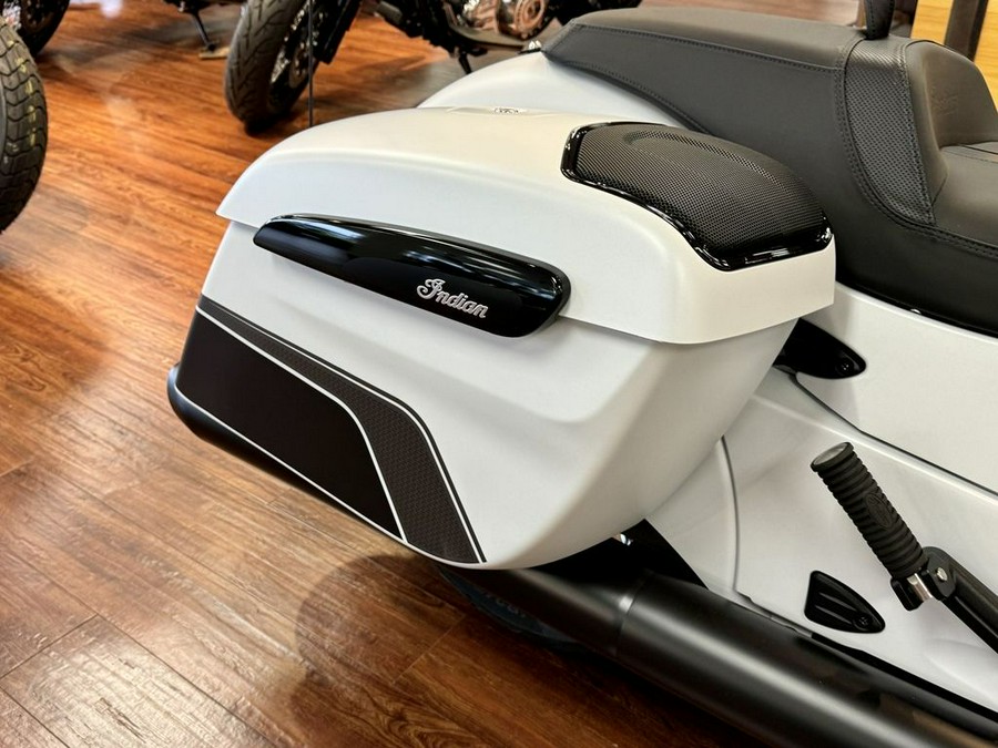 2024 Indian Motorcycle® Chieftain® Dark Horse® w/Powerband Audio Pkg Ghost White Metallic Smoke wit