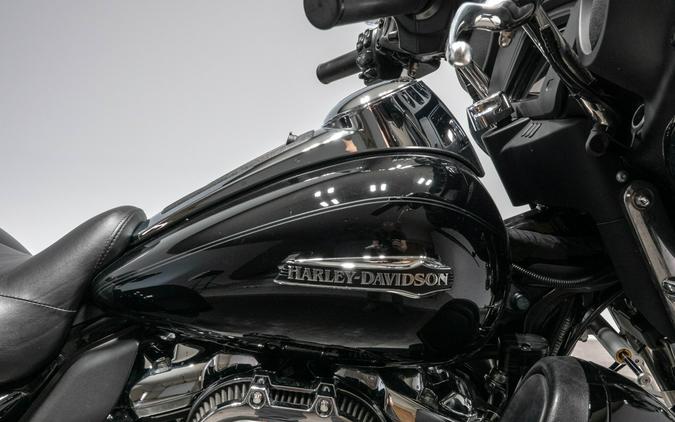 2021 Harley-Davidson FLHTCUTG Tri Glide Ultra in Vivid Black