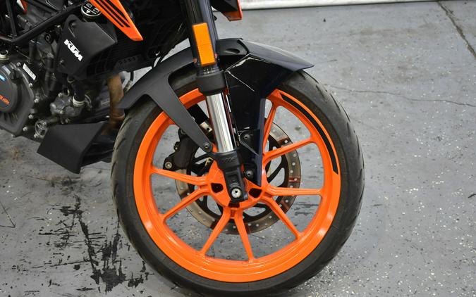 2022 Duke 200 - KTM