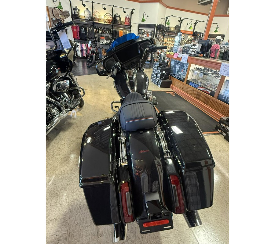 2026 Harley-Davidson® Street Glide® Midnight Ember Chrome Trim