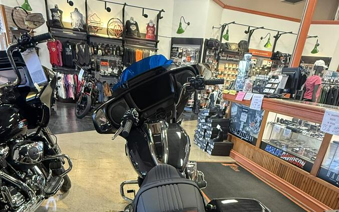 2026 Harley-Davidson® Street Glide® Midnight Ember Chrome Trim