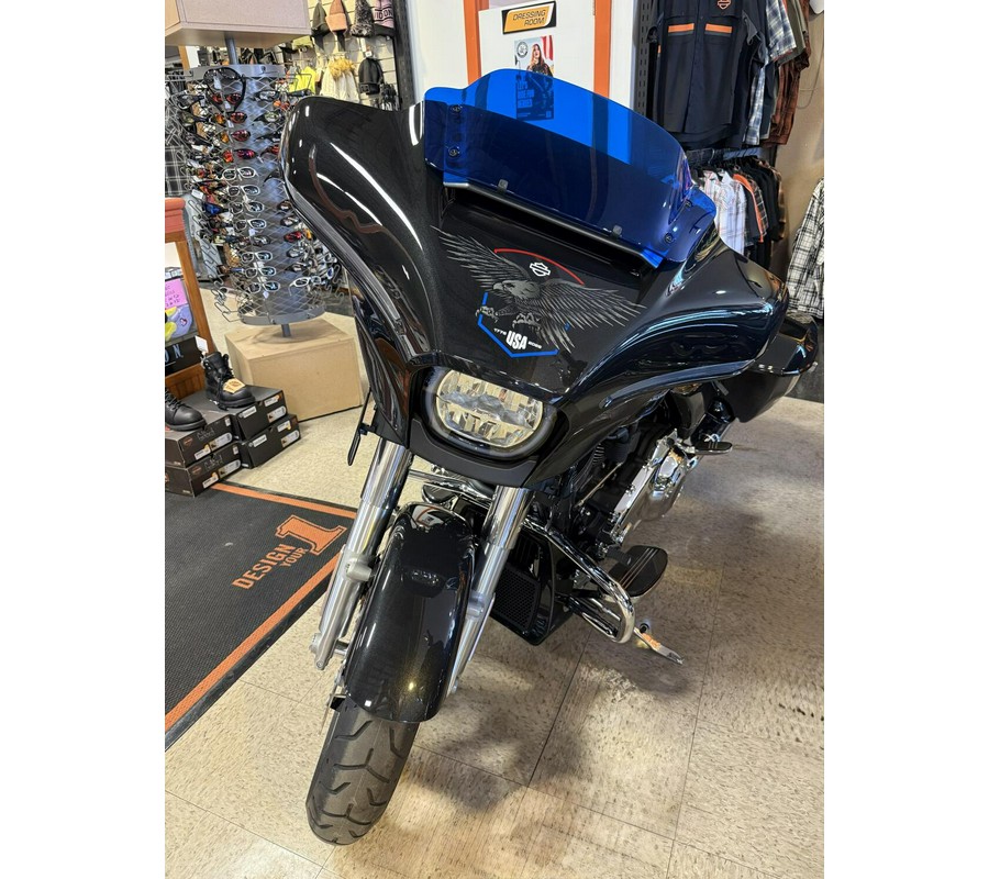2026 Harley-Davidson® Street Glide® Midnight Ember Chrome Trim