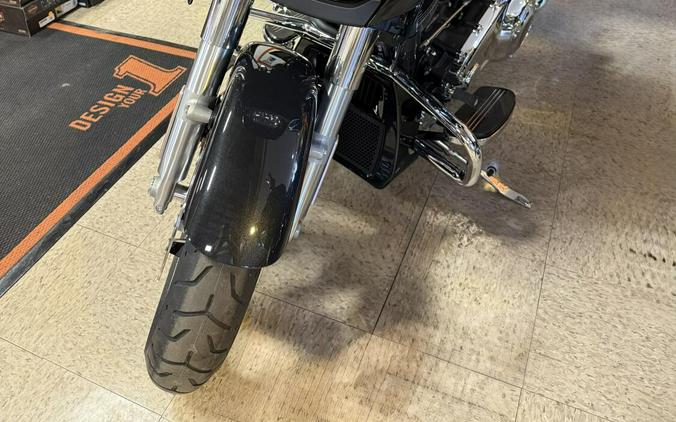 2026 Harley-Davidson® Street Glide® Midnight Ember Chrome Trim