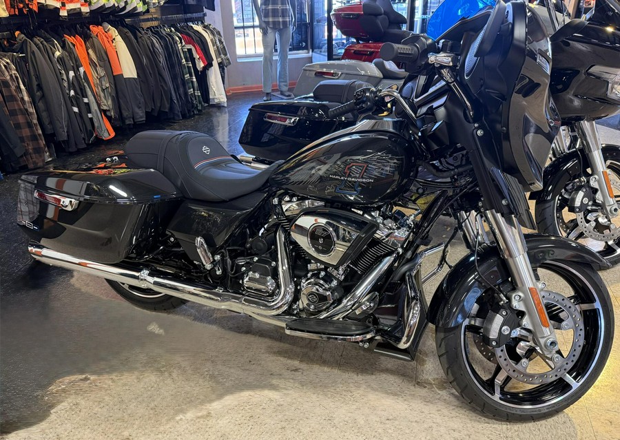 2026 Harley-Davidson® Street Glide® Midnight Ember Chrome Trim