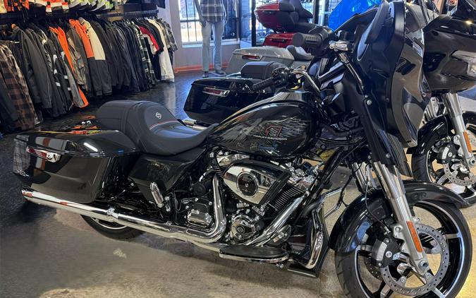2026 Harley-Davidson® Street Glide® Midnight Ember Chrome Trim