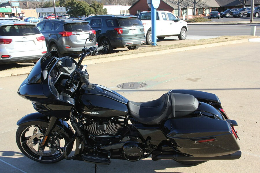 2025 Harley-Davidson Road Glide Vivid Black - Black Finish
