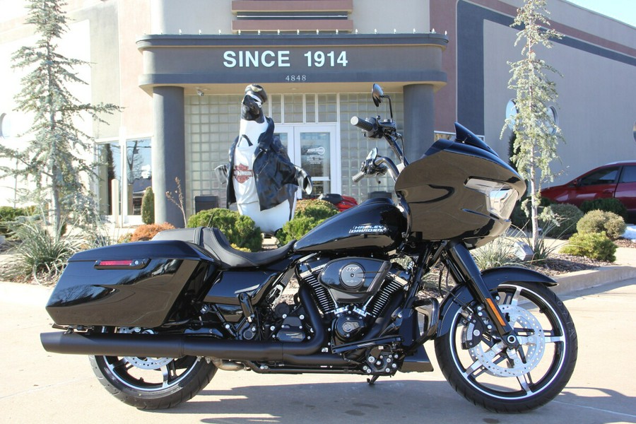 2025 Harley-Davidson Road Glide Vivid Black - Black Finish