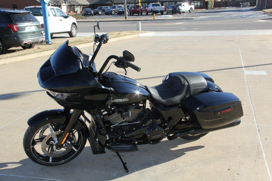 2025 Harley-Davidson Road Glide Vivid Black - Black Finish