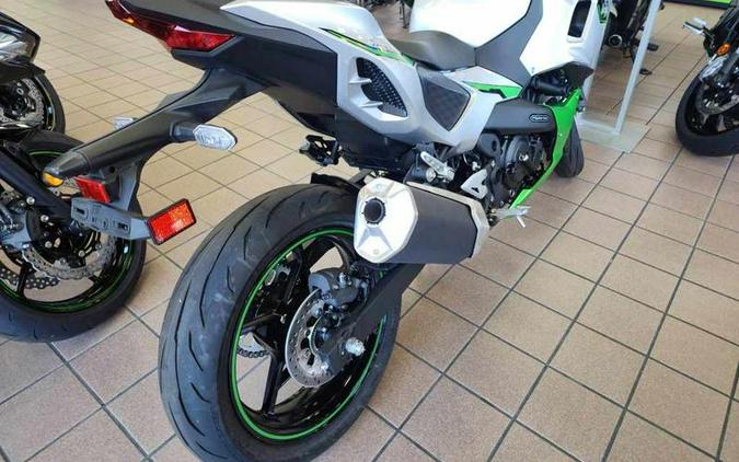 2024 Kawasaki Ninja® 7 Hybrid ABS