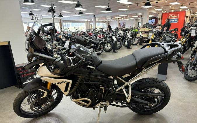 2024 Triumph Tiger 900 Rally Pro Carbon Black / Sapphire Black