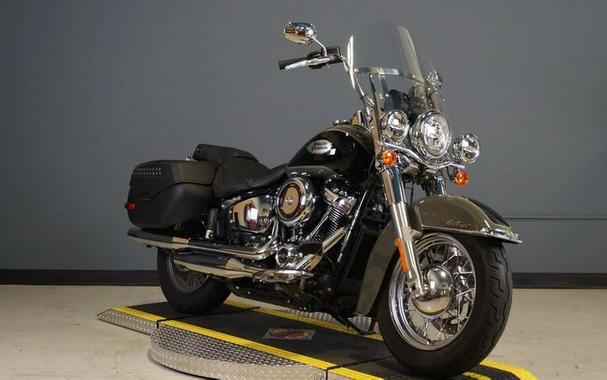 2021 Harley-Davidson® FLHC - Heritage Classic